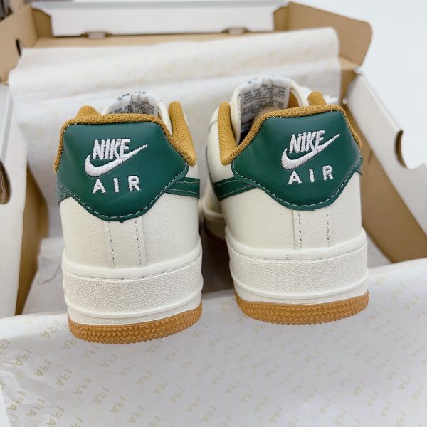 Court Classic Low – Cream Beige & Green Gum