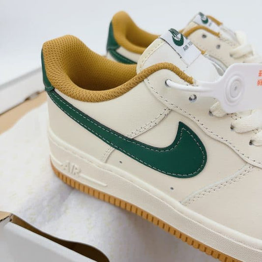 Court Classic Low – Cream Beige & Green Gum