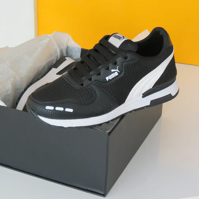 Sprint Runner – Black & White