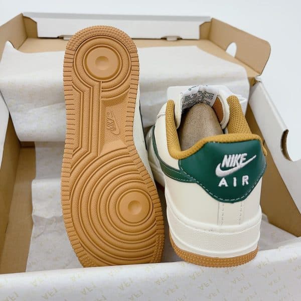 Court Classic Low – Cream Beige & Green Gum