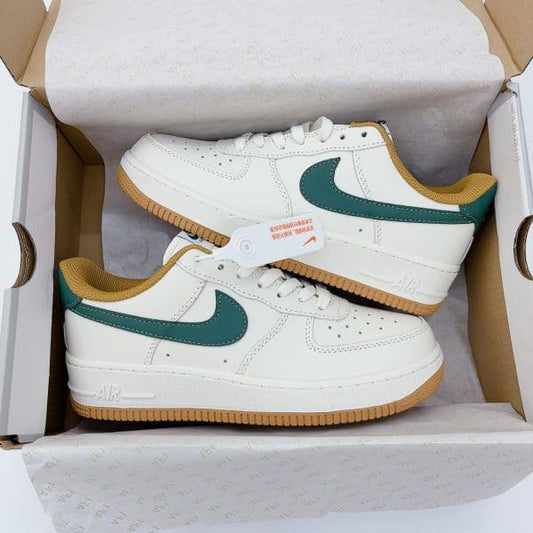 Court Classic Low – Cream Beige & Green Gum