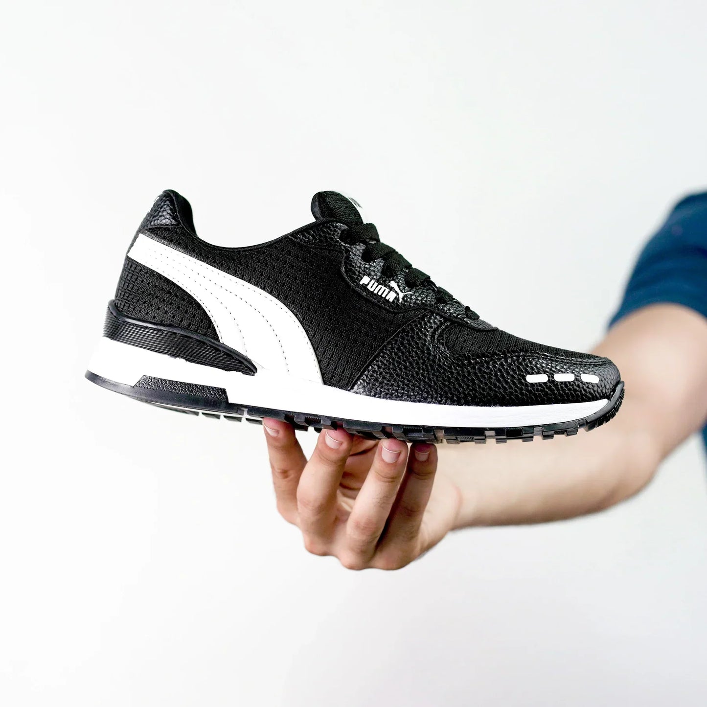Sprint Runner – Black & White