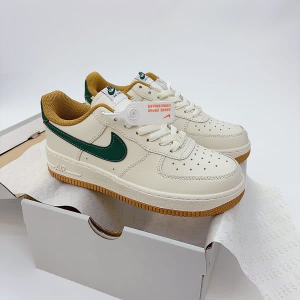 Court Classic Low – Cream Beige & Green Gum