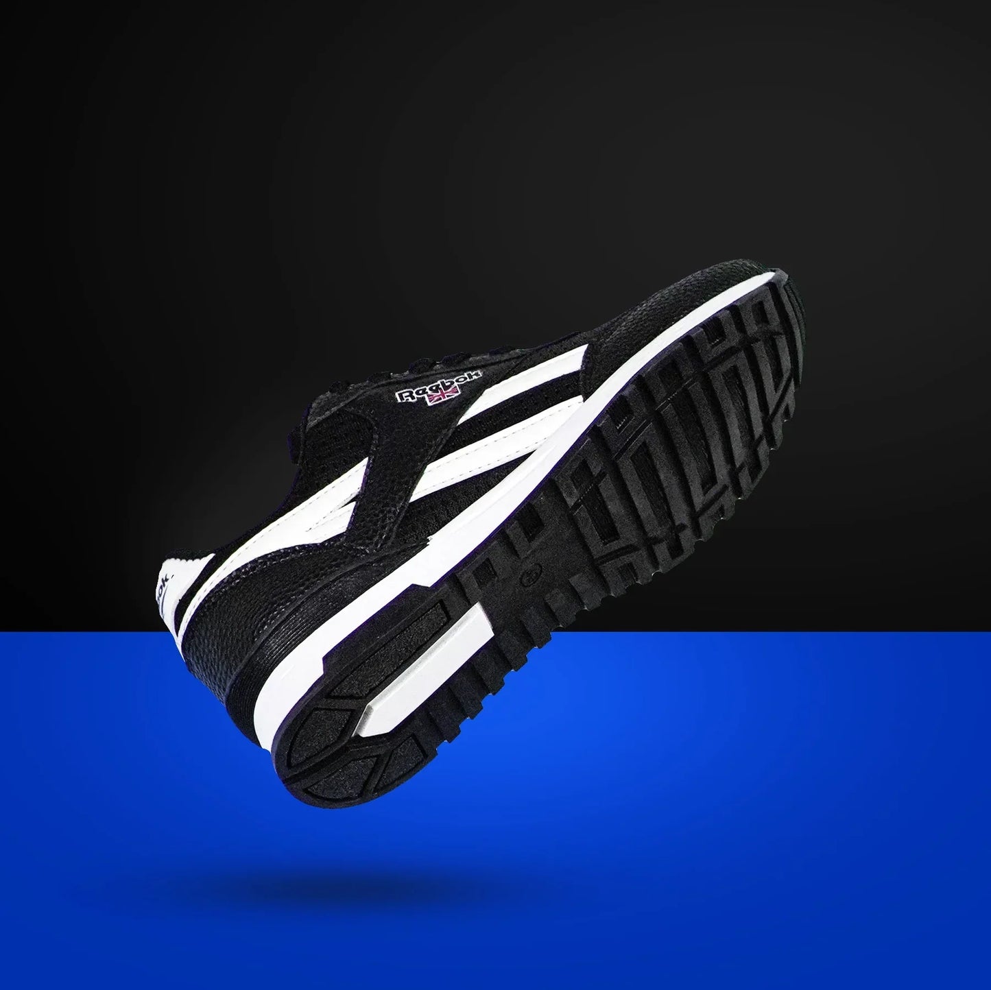 Classic Comfort – Black & White